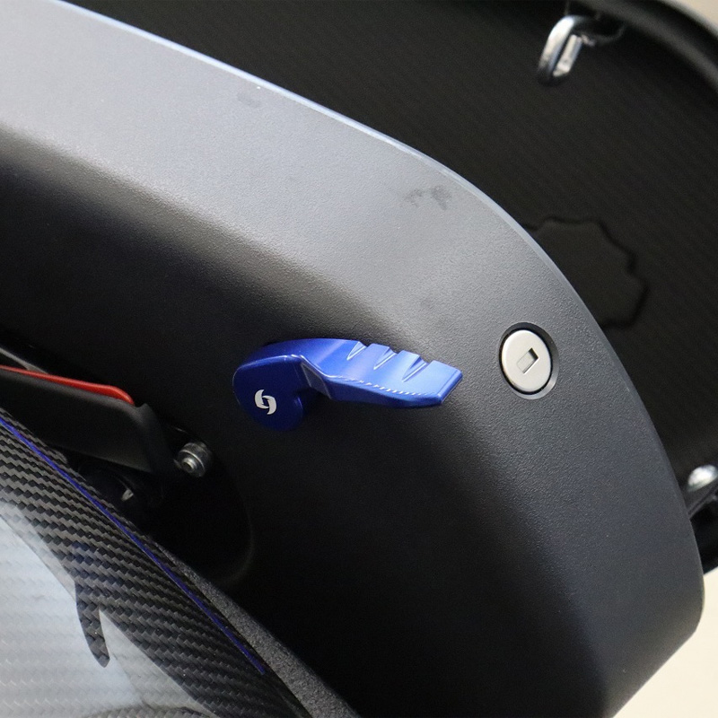 サドルバッグラッチレバー