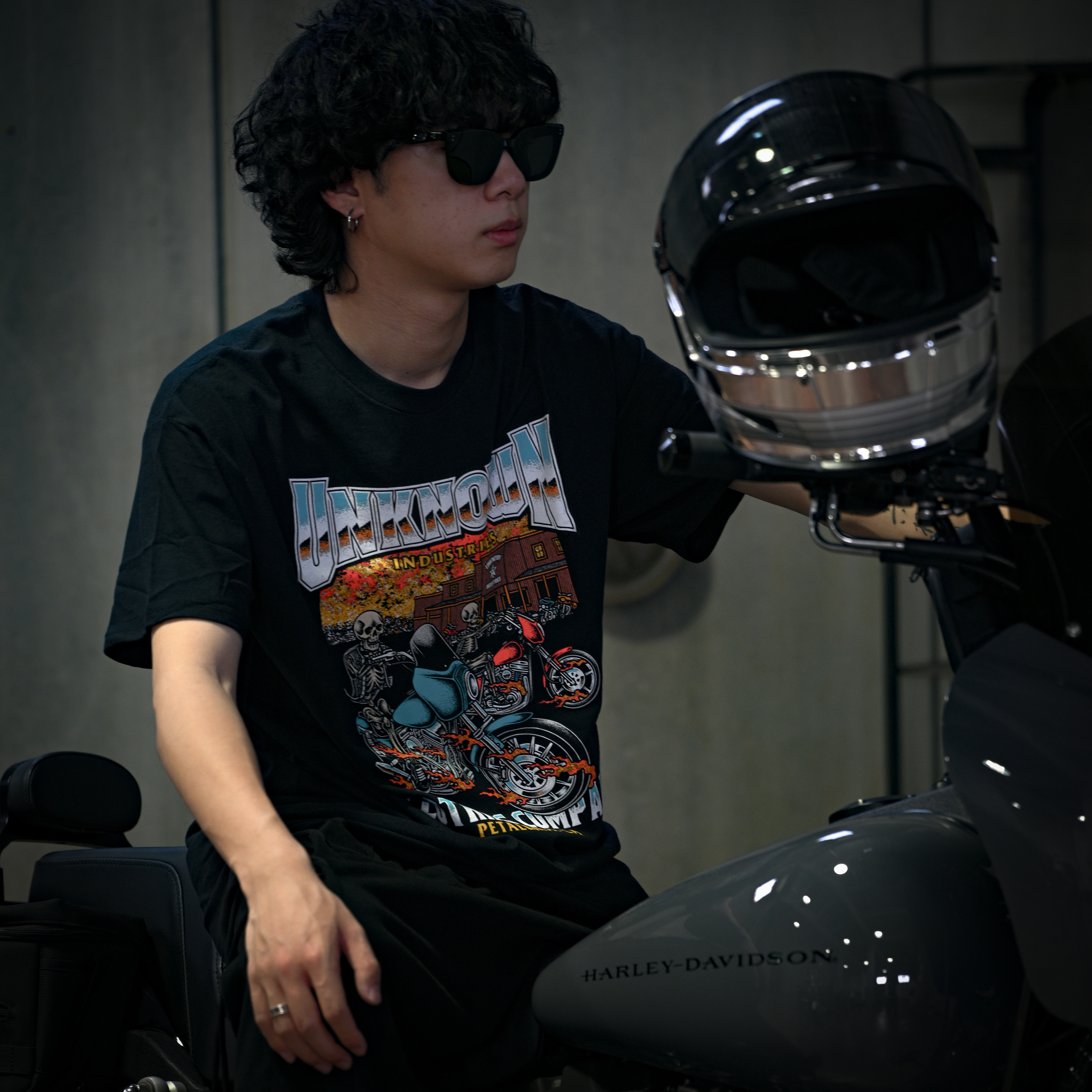 アンノウン インダストリーズ デザイン Tシャツ Bar Hopper(バーホッパ―)
