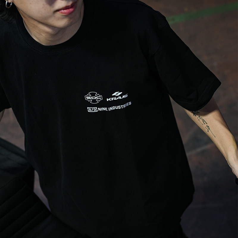 ナイン インダストリーズ SDC×KRAUS×NINE トリプルネーム Tシャツ