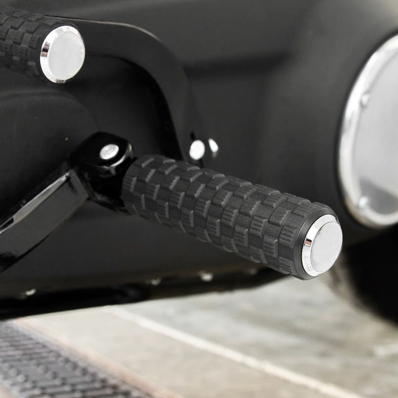 【クリスマスセール】エアトラックス フットペグ クローム