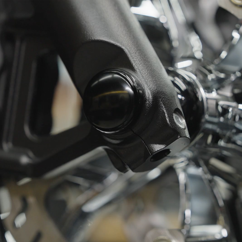 フロントアクスルナットカバー グロスブラック