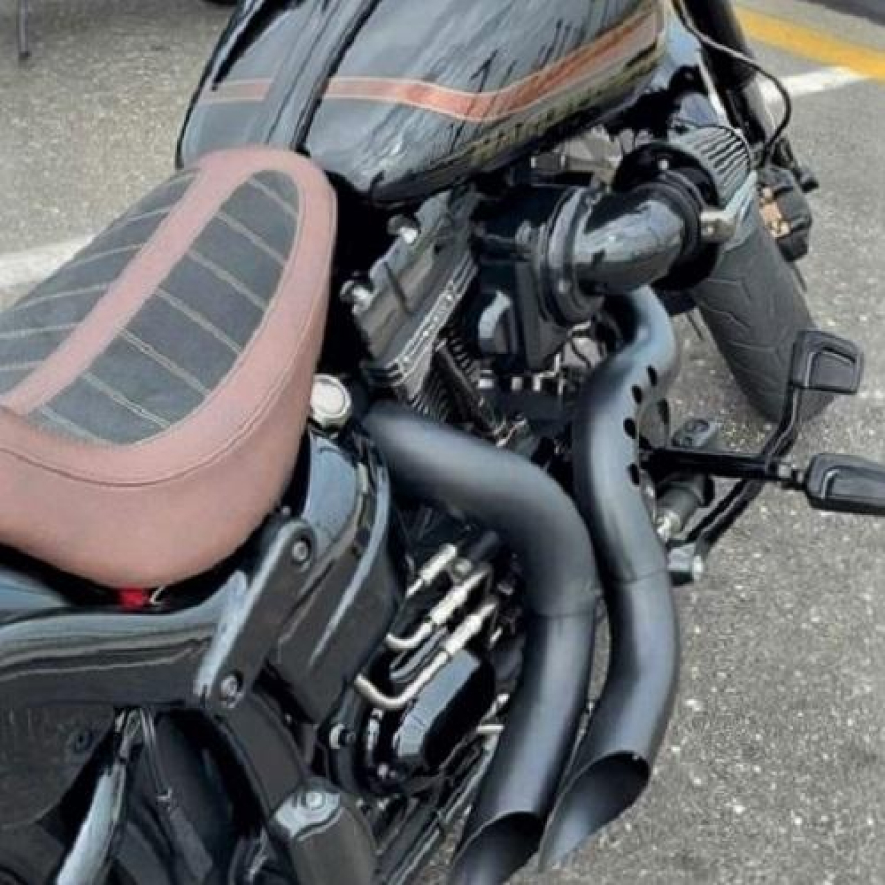 【クリスマスセール】カットバック フルエキゾースト ブラック/ブラック