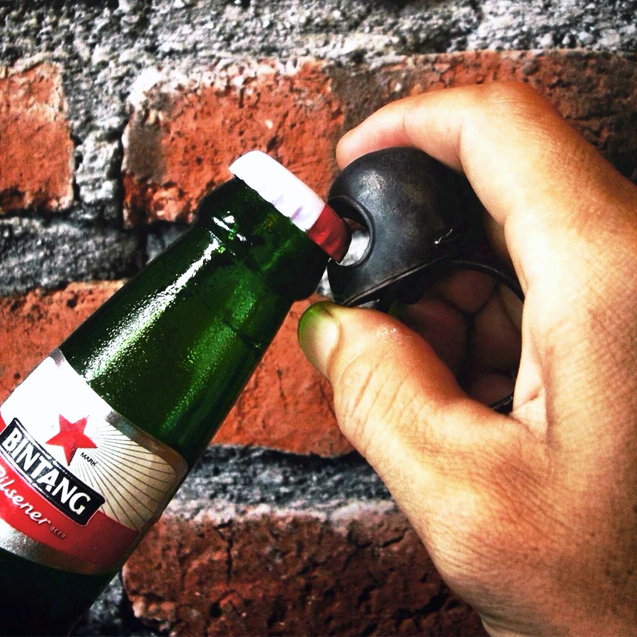 ヘルメット型キーホルダー ヴィンテージ風タイプ2 シルバー/ブラック DEFORMASI(デフォルマシ)