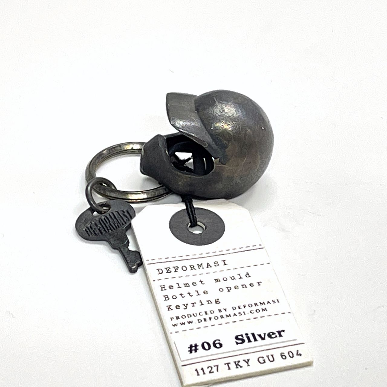モトクロス風 ヘルメット型キーホルダー シルバー/ブラック DEFORMASI（デフォルマシ）