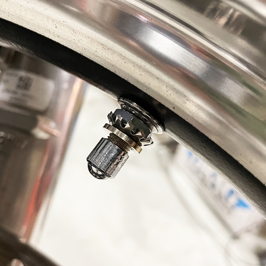 魔法のねじ タイヤバルブ用放電ナット NGC-JAPAN