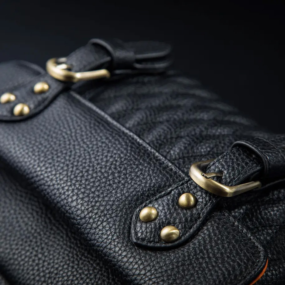 ショルダースクエアバッグ オールドシンボル ヴィーガンレザー ブラック DLMS