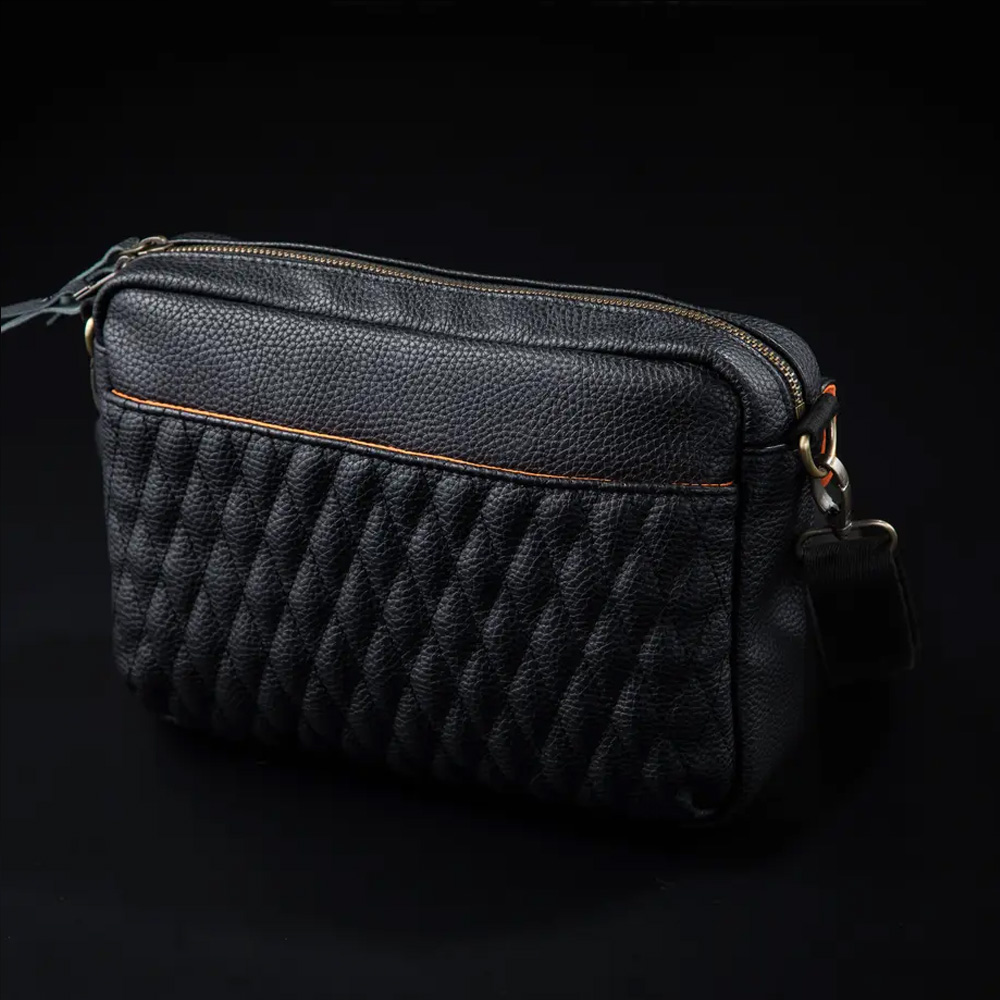 ショルダースクエアバッグ オールドシンボル ヴィーガンレザー ブラック DLMS