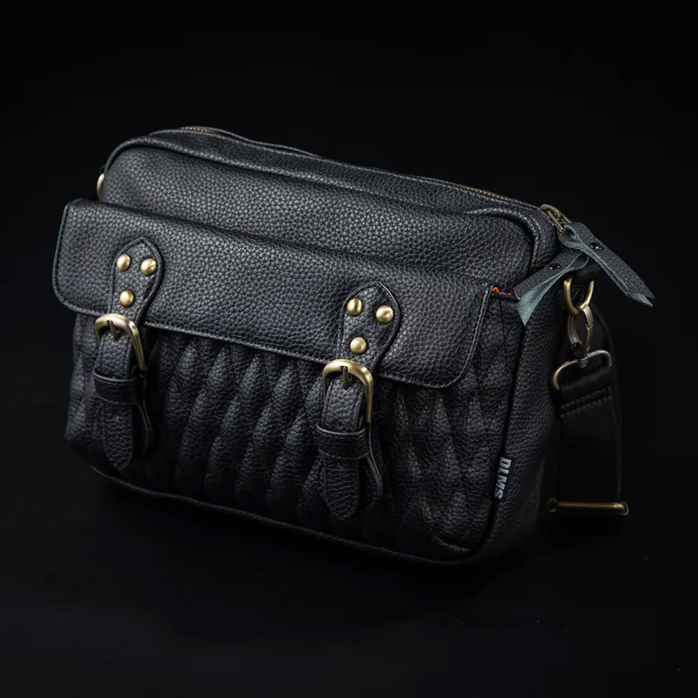 ショルダースクエアバッグ オールドシンボル ヴィーガンレザー ブラック DLMS