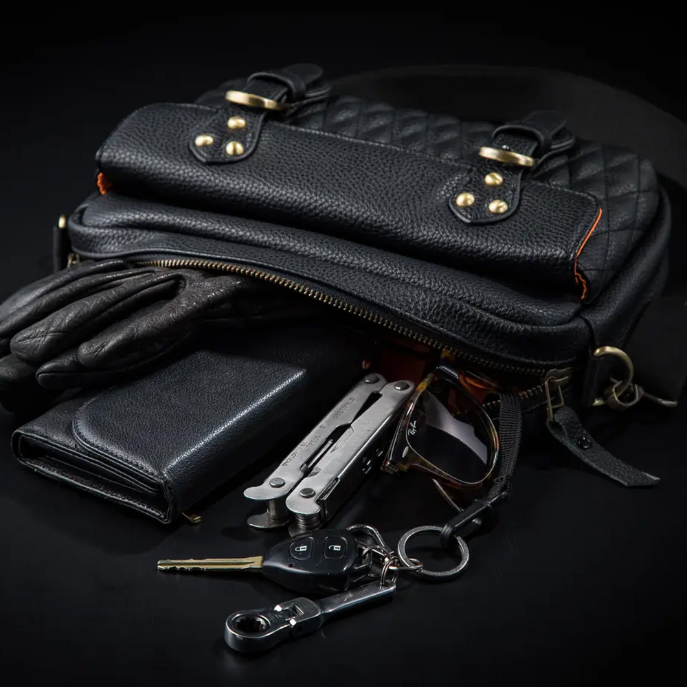 ショルダースクエアバッグ オールドシンボル ヴィーガンレザー ブラック DLMS