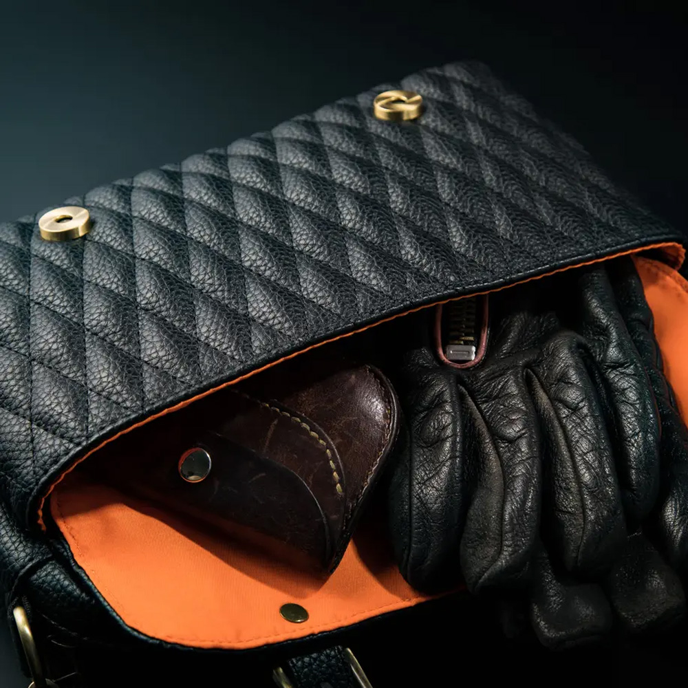 ショルダースクエアバッグ オールドシンボル ヴィーガンレザー ブラック DLMS