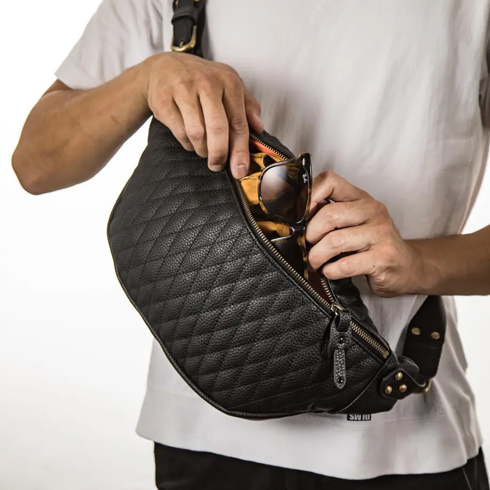 DLMS ウエスト・ボディバッグ オールドライト ヴィーガンレザー ブラック