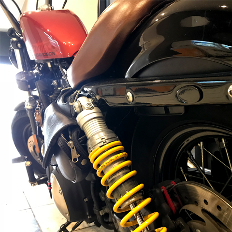 ハーレー リアウインカーホールカバープレート フェンダーストラット貼り付けタイプ(左右2枚セット) ブラックパウダーコート