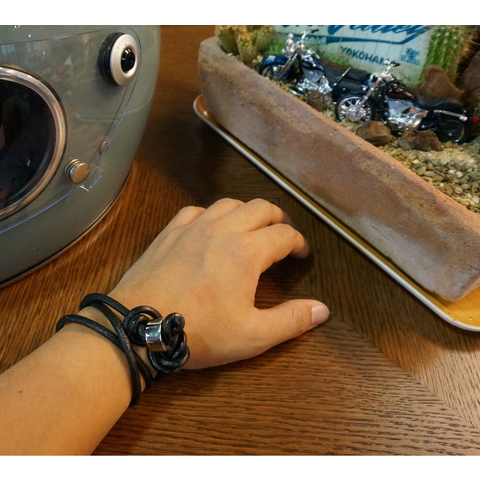 【在庫限り】 レザーブレスレット3連/ブラック