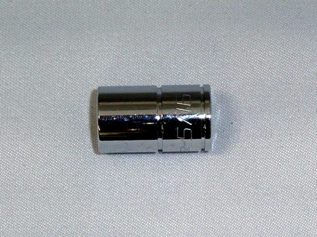 9/16、1/2インチソケット(差込角 3/8) & 5/16インチソケット+ドライバー(差込角 1/4)